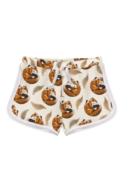 Veelkleurige Bergmagazijn Ziet Er Het Beste Uit Met De Hartvormige Korte Broek Voor Peuters