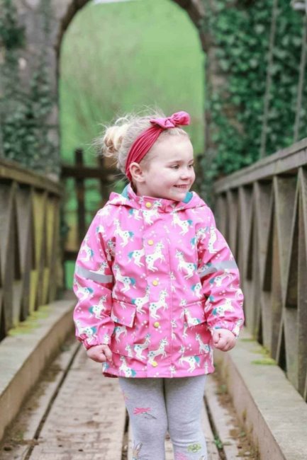 Hete Roze-wit-gele Bergmagazijn Vliegende Eenhoorn Kinderen Kleur Veranderende Regenjas